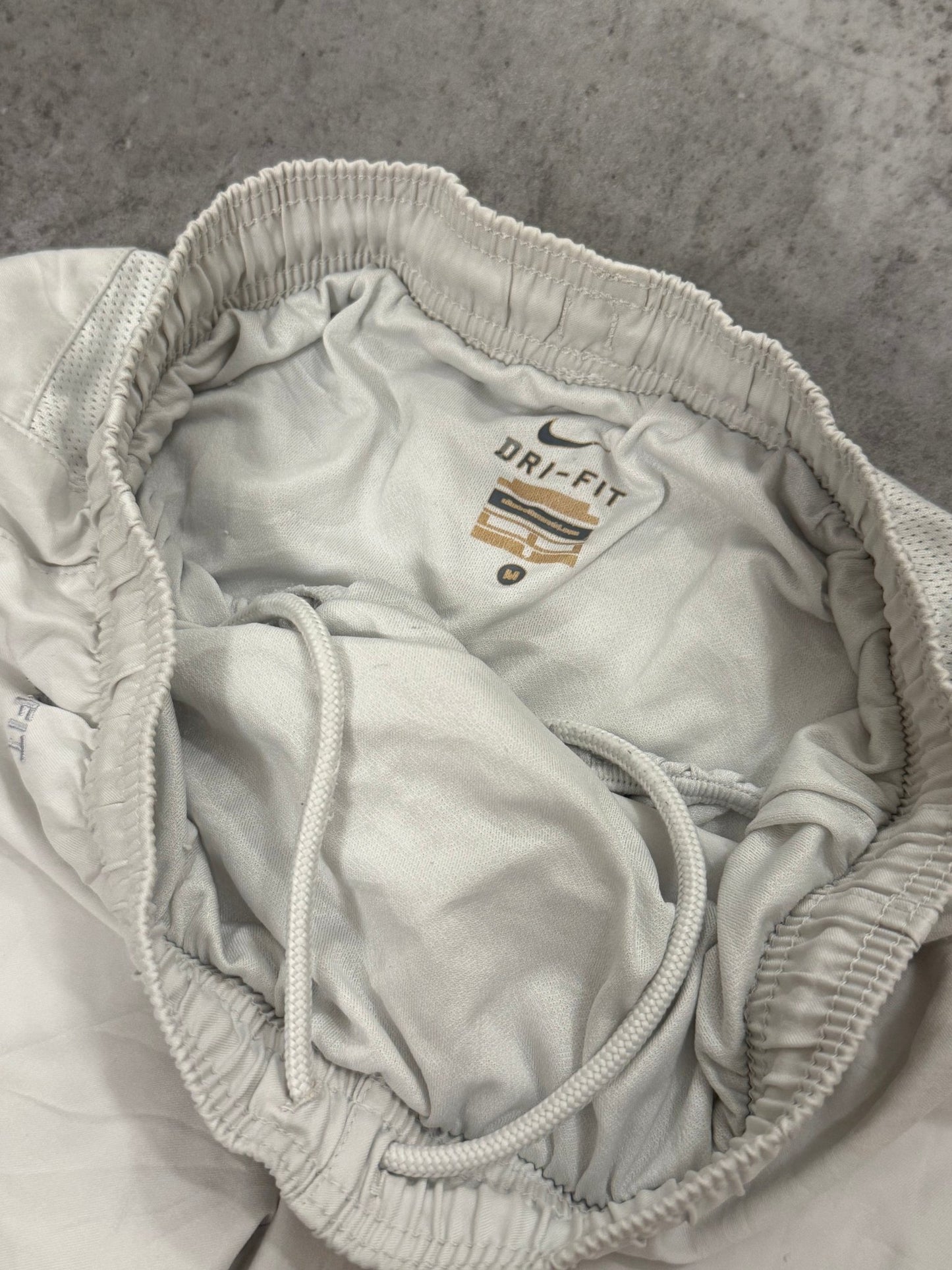 Vintage – Nike Shorts Sonderedition Weiß | revintage