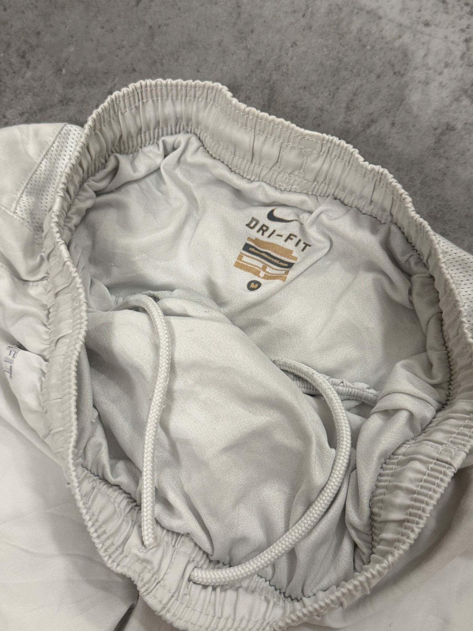 Vintage – Nike Shorts Sonderedition Weiß | revintage